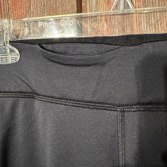 EUC Womens Small Under Armour Leggings Black and White - Picture 4 of 7